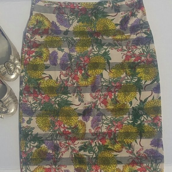 LuLaRoe Dresses & Skirts - LuLaRoe Cassie Pencil Polyester Spandex SZ S